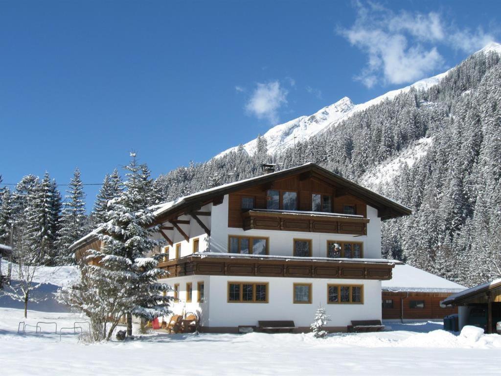 Villa Haus Laerchenhof Holzgau Exterior foto